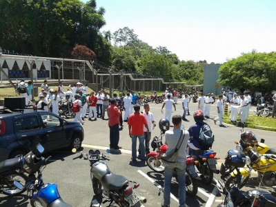 Trabalhadores não se intimidam e mantêm greve