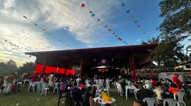 Tradicional Festa Julina do Sindicato atrai 2 mil pessoas para o Clube de Campo